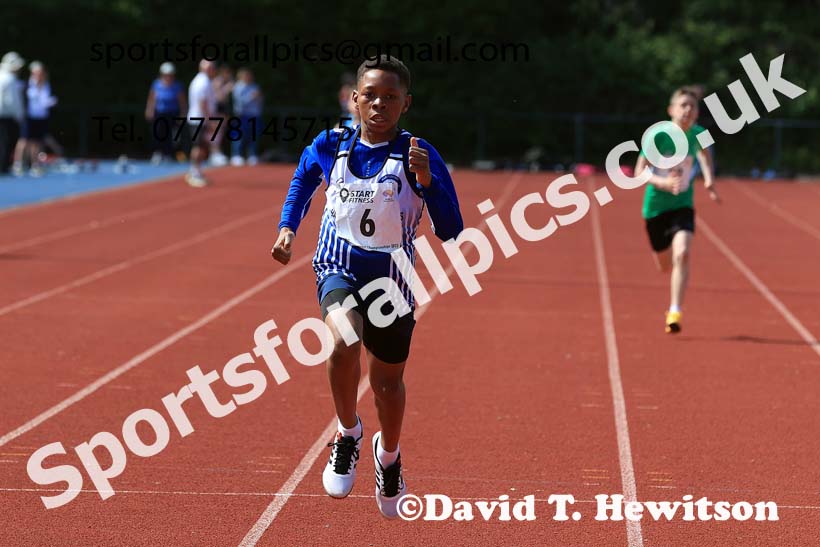 Boys under-13s 200 metres, 2025 North Eastern Track and Field Champs., Shildon, County Durham. Photo: David T. Hewitson/Sports for All Pics
